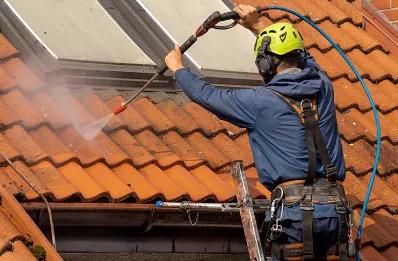Démoussage et hydrofuge de toiture à Bretenières